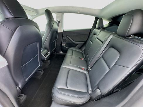 Used 2021 Tesla Model Y Long Range AWD/4WD image 16