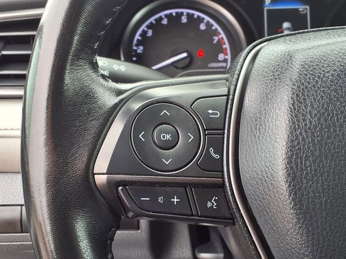 Used 2023 Toyota Camry SE image 6