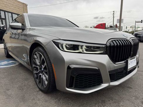 Used 2022 BMW 750i xDrive w/ Luxury Rear Seating Package AWD/4WD image 3