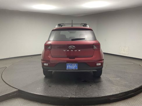 Used 2024 Hyundai Venue SEL FWD image 6