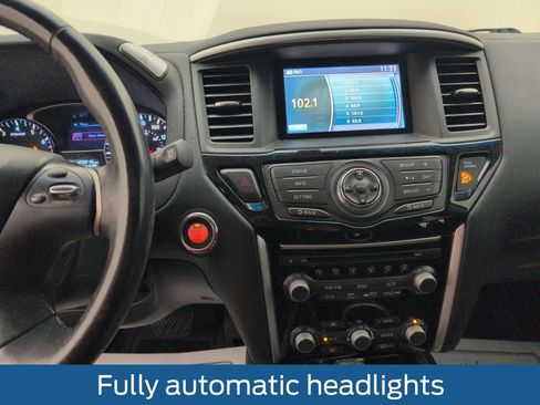 Used 2014 Nissan Pathfinder SV image 19