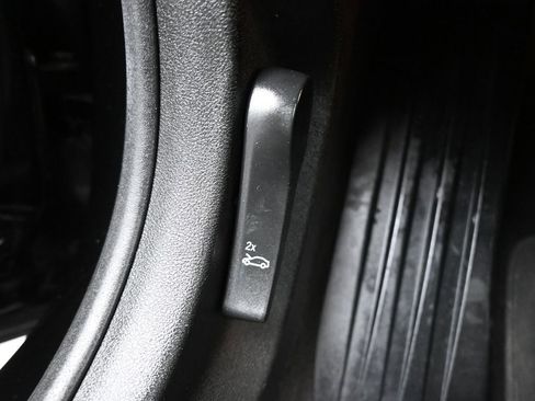 Used 2019 BMW 530i xDrive w/ Convenience Package image 29