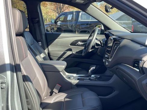 Certified 2023 Chevrolet Traverse RS image 8