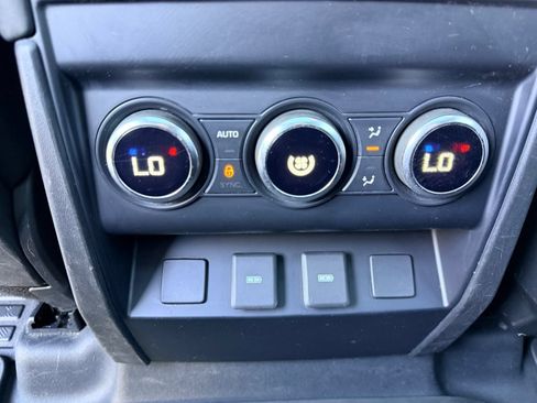Used 2023 Land Rover Defender 130 X-Dynamic SE AWD/4WD image 22