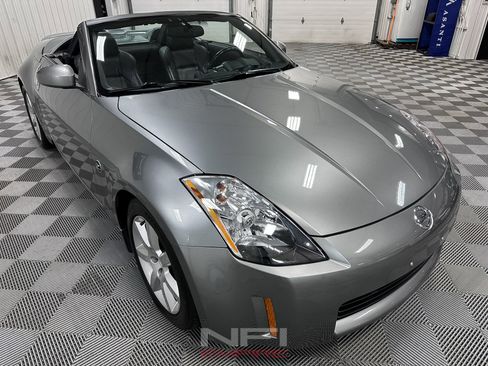 Used 2004 Nissan 350Z Touring RWD image 7