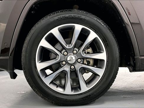 Used 2017 Jeep Grand Cherokee Overland w/ Jeep Active Safety Group image 11