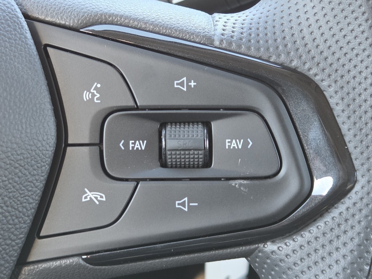 New 2026 Chevrolet Trax LS w/ LS Convenience Package FWD image 31