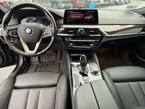 Used 2019 BMW 530e w/ Convenience Package image 26