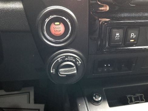 Used 2021 Nissan Titan PRO-4X w/ Pro-4x Convenience Package AWD/4WD image 12