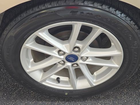Used 2017 Ford Focus SE image 32