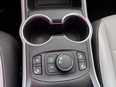 Used 2022 GMC Terrain SLT w/ LPO, Floor Liner Package FWD image 23