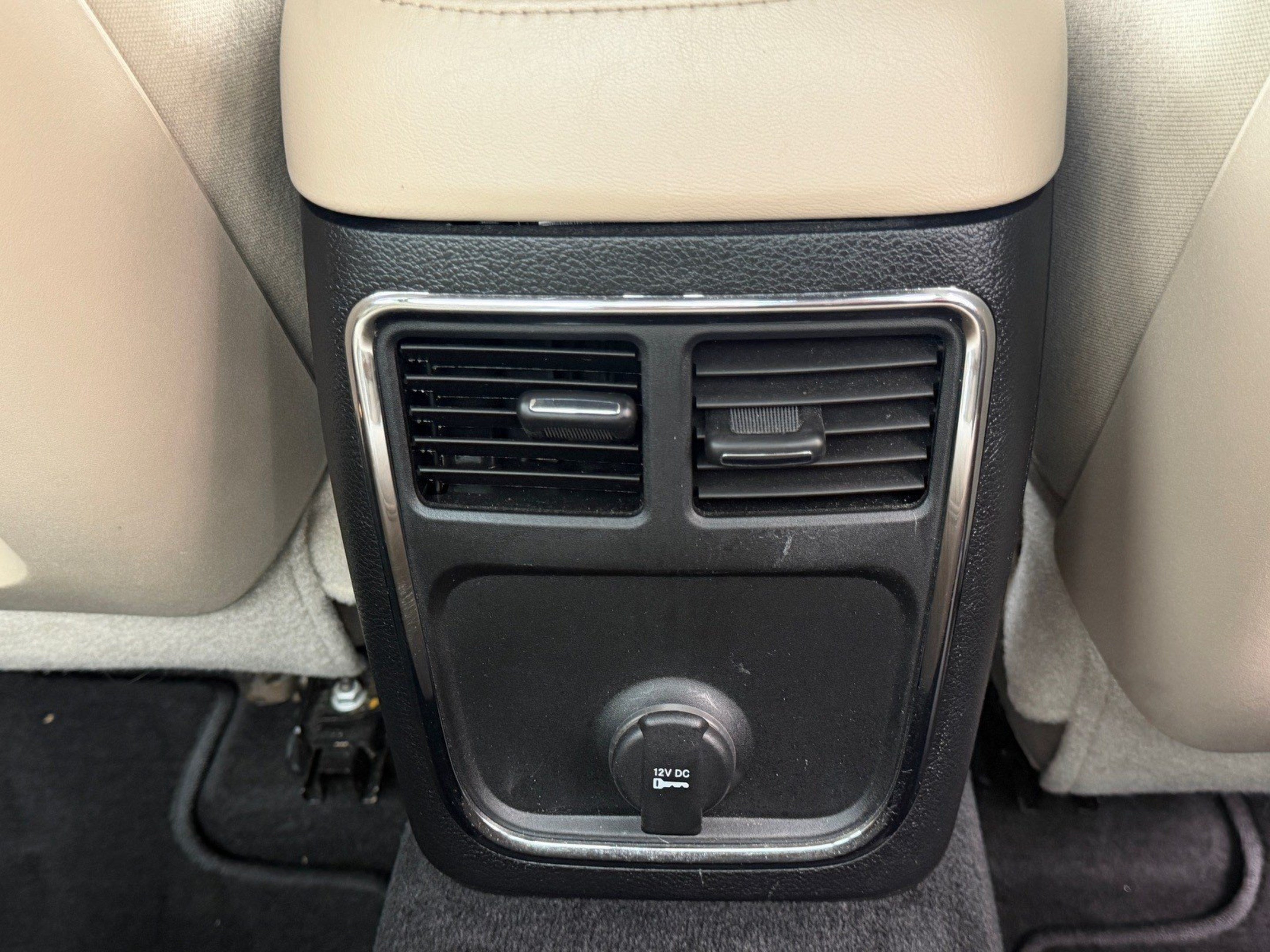 Used 2013 Dodge Charger SE RWD image 19