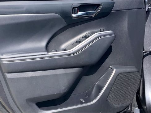 Used 2021 Toyota Highlander XSE FWD image 20