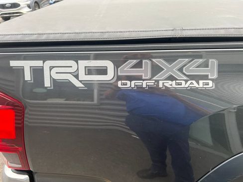 Used 2018 Toyota Tacoma TRD Off-Road AWD/4WD image 6