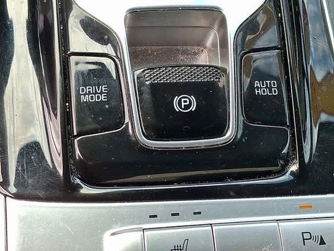 Certified 2024 Kia Carnival EX image 26