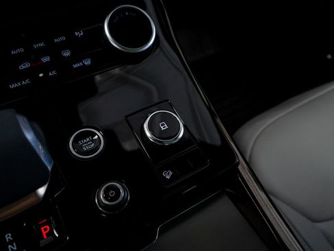 Used 2023 Land Rover Range Rover Sport SE Dynamic image 42