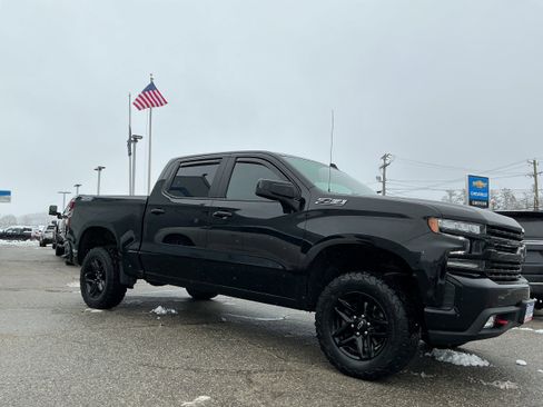 Used 2021 Chevrolet Silverado 1500 LT Trail Boss w/ Convenience Package II image 3