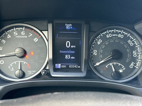 Used 2019 Toyota Tacoma TRD Off-Road w/ Technology Package AWD/4WD image 19