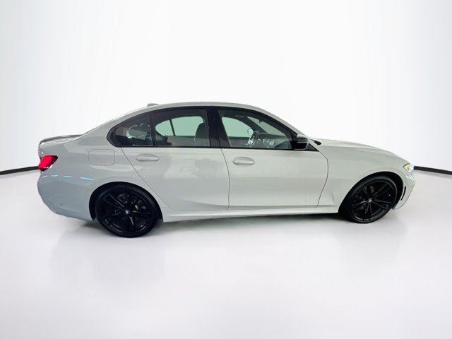 Used 2021 BMW 330i xDrive Sedan w/ M Sport Package AWD/4WD image 4