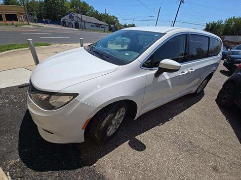 Used 2023 Chrysler Voyager LX FWD image 1
