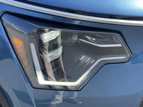 Certified 2025 Kia Niro SX Touring image 7