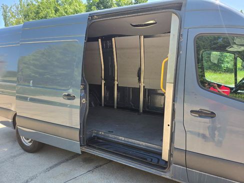 Used 2019 Mercedes-Benz Sprinter 170 image 39