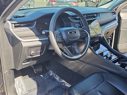 Used 2023 Jeep Grand Cherokee L Limited AWD/4WD image 18