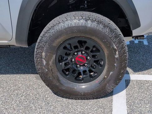 Used 2017 Toyota Tacoma TRD Off-Road w/ Tow Package (A/T) AWD/4WD image 11