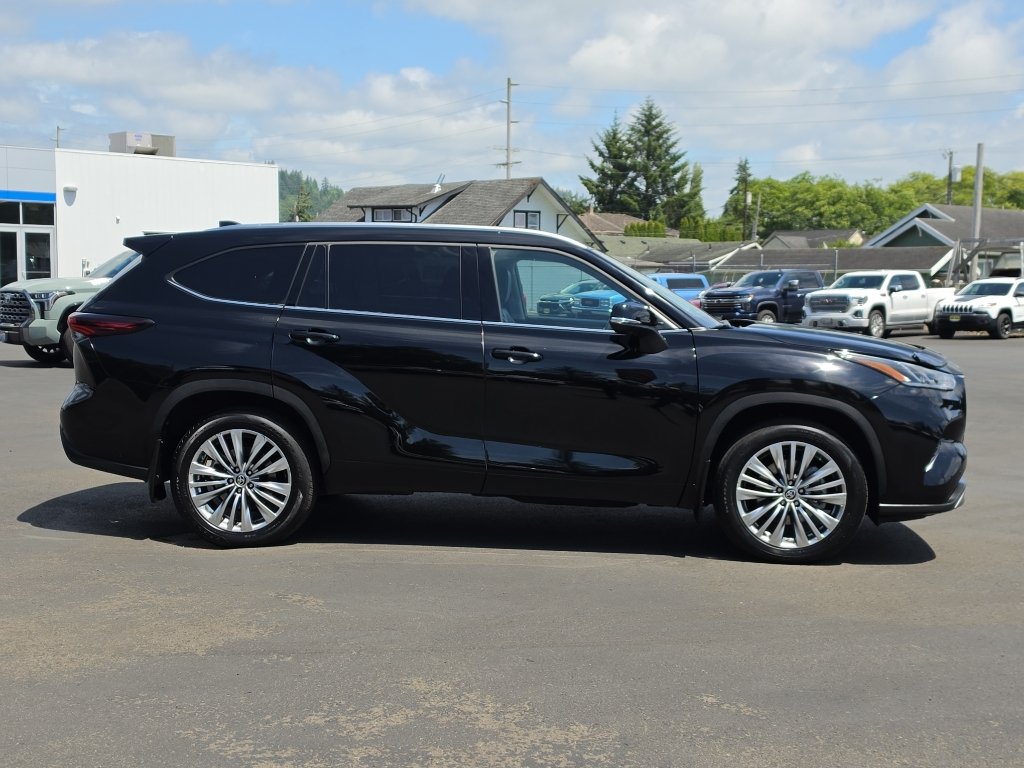 Used 2024 Toyota Highlander Platinum AWD/4WD image 7