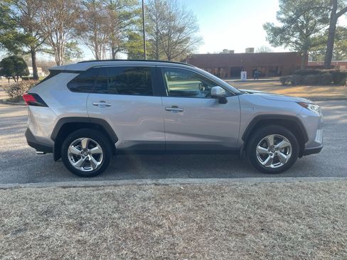 Used 2021 Toyota RAV4 XLE Premium image 6