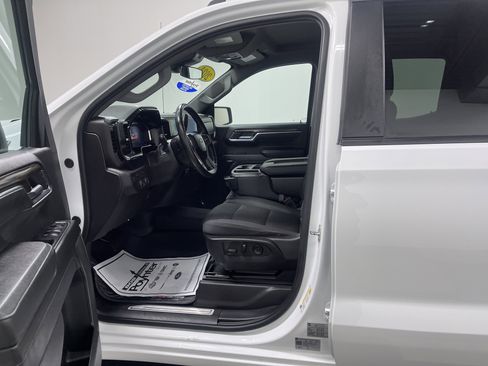 Used 2024 Chevrolet Silverado 1500 LT w/ Z71 Off-Road Package image 9