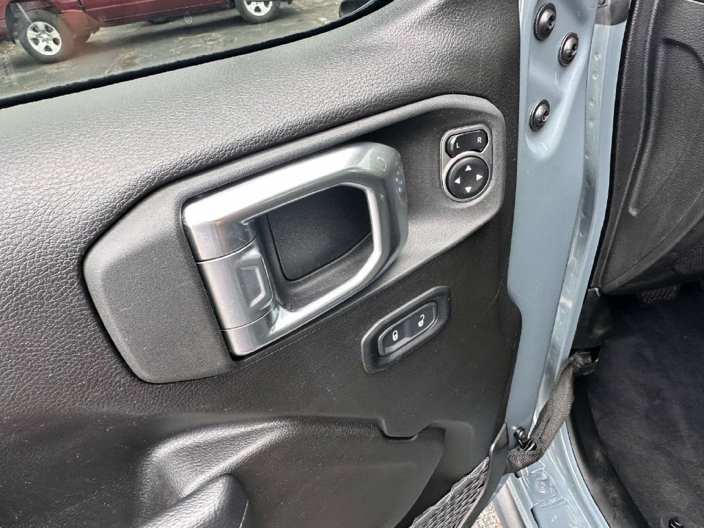 Used 2024 Jeep Wrangler Unlimited AWD/4WD image 19