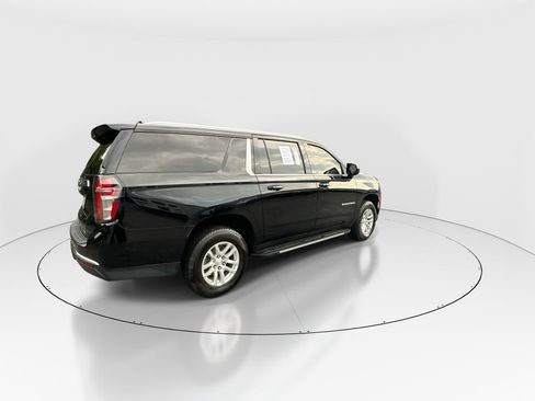 Used 2024 Chevrolet Suburban LT RWD image 8