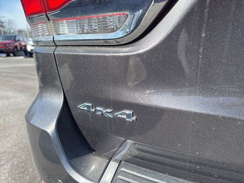 Used 2019 Jeep Grand Cherokee Limited image 8