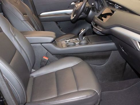 Used 2023 Cadillac XT4 Premium Luxury image 10