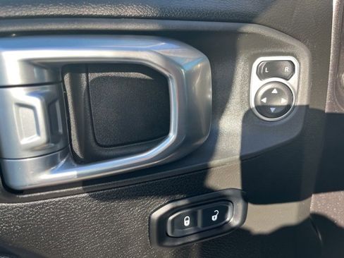 Used 2023 Jeep Gladiator Sport image 14