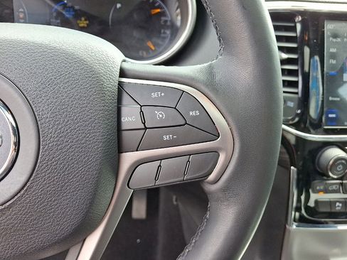 Used 2019 Jeep Grand Cherokee Altitude image 18