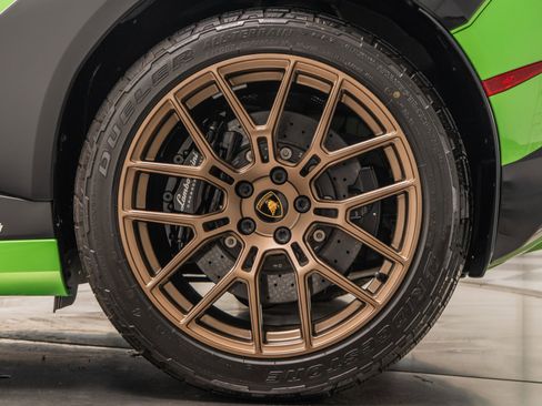Used 2024 Lamborghini Huracan Sterrato image 11