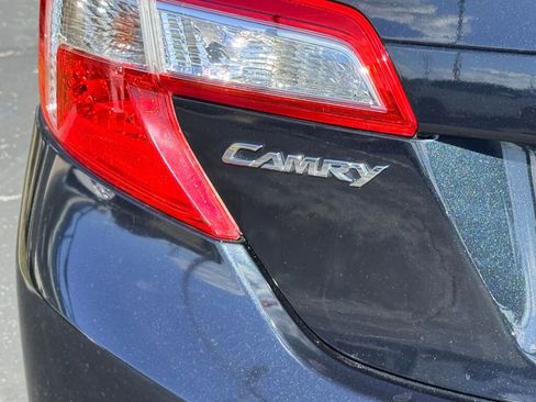 Used 2012 Toyota Camry L image 14