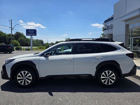 Used 2024 Subaru Outback Premium AWD/4WD image 9