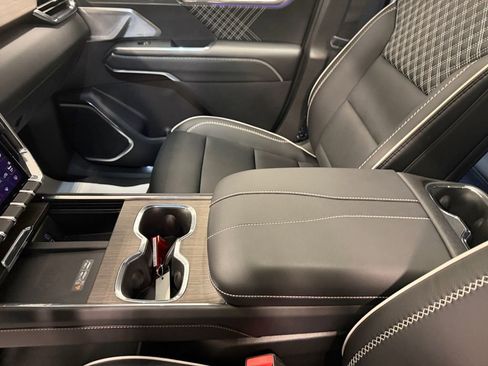 New 2025 GMC Acadia Denali w/ Super Cruise Package image 25