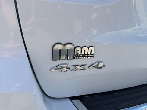 Used 2017 Jeep Grand Cherokee Limited image 11