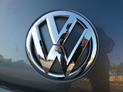 Used 2018 Volkswagen Beetle 2.0T S image 58