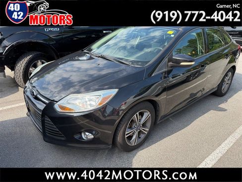 Used 2014 Ford Focus SE w/ SE Sport Package FWD image 1