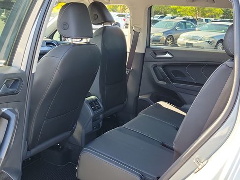 Used 2023 Volkswagen Tiguan SE FWD image 14
