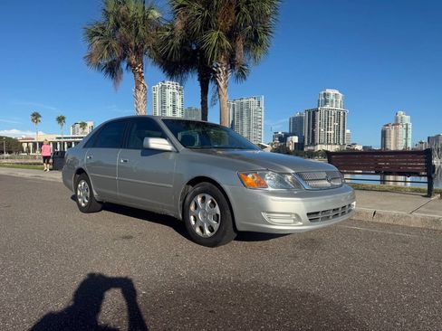 Used 2001 Toyota Avalon XLS image 2