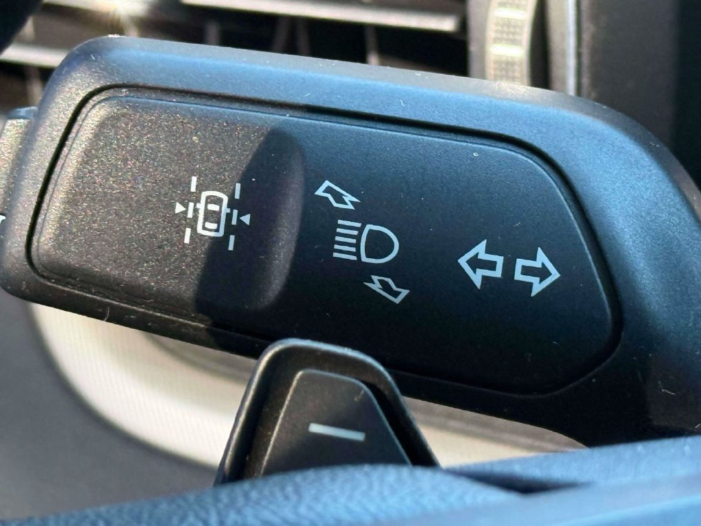 Used 2020 Ford Explorer XLT w/ Equipment Group 202A AWD/4WD image 27