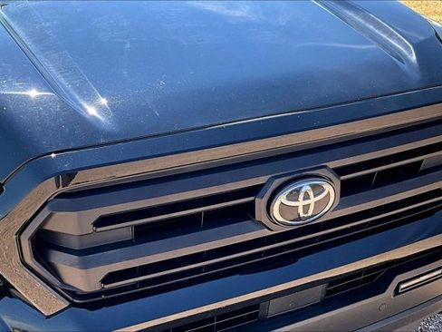 Used 2025 Toyota Tacoma SR5 AWD/4WD image 32