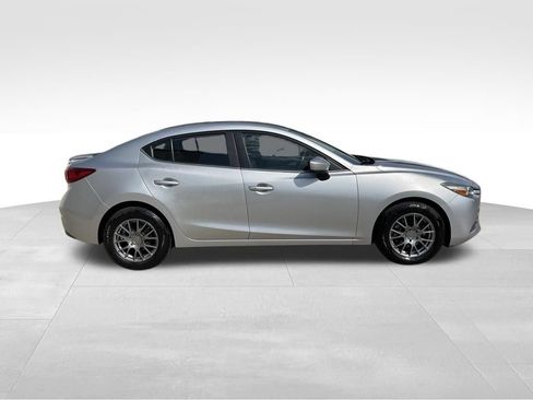 Used 2018 MAZDA MAZDA3 Touring FWD image 4