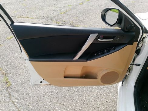 Used 2011 MAZDA MAZDA3 s Sport FWD image 17